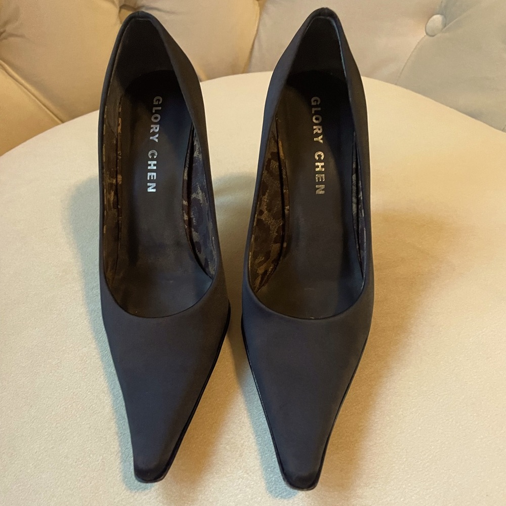 Glory Chen ,size 5. Very comfortable wear.